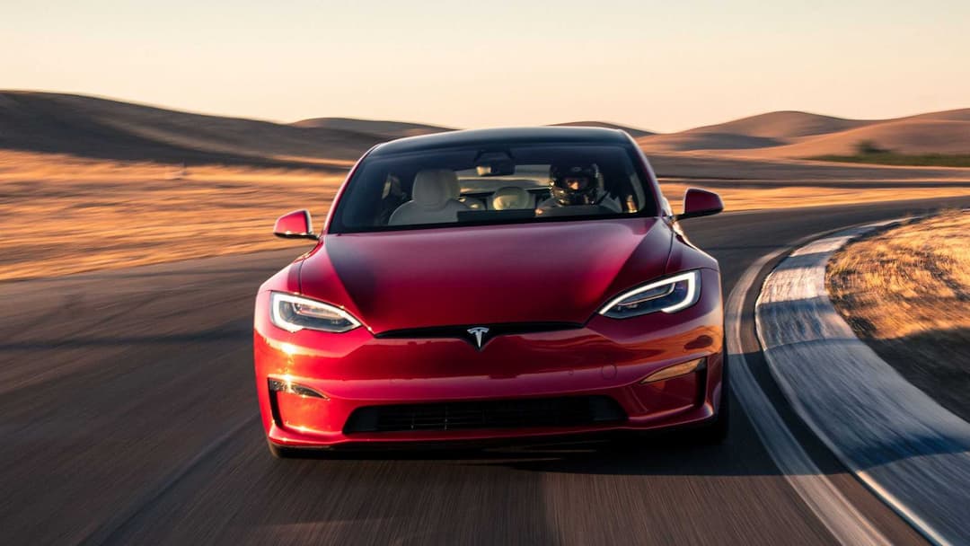 هنبطل نحط بنزين امتى؟ السر في تسلا Tesla