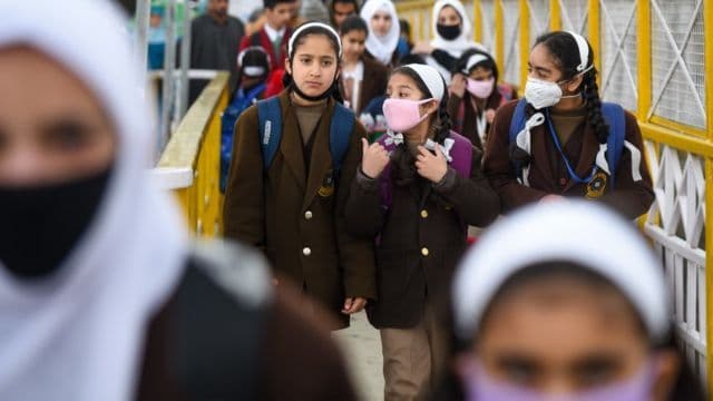 اسعار معرض "أهلا مدارس": شنط الأطفال بتبدأ من 65 جنيه