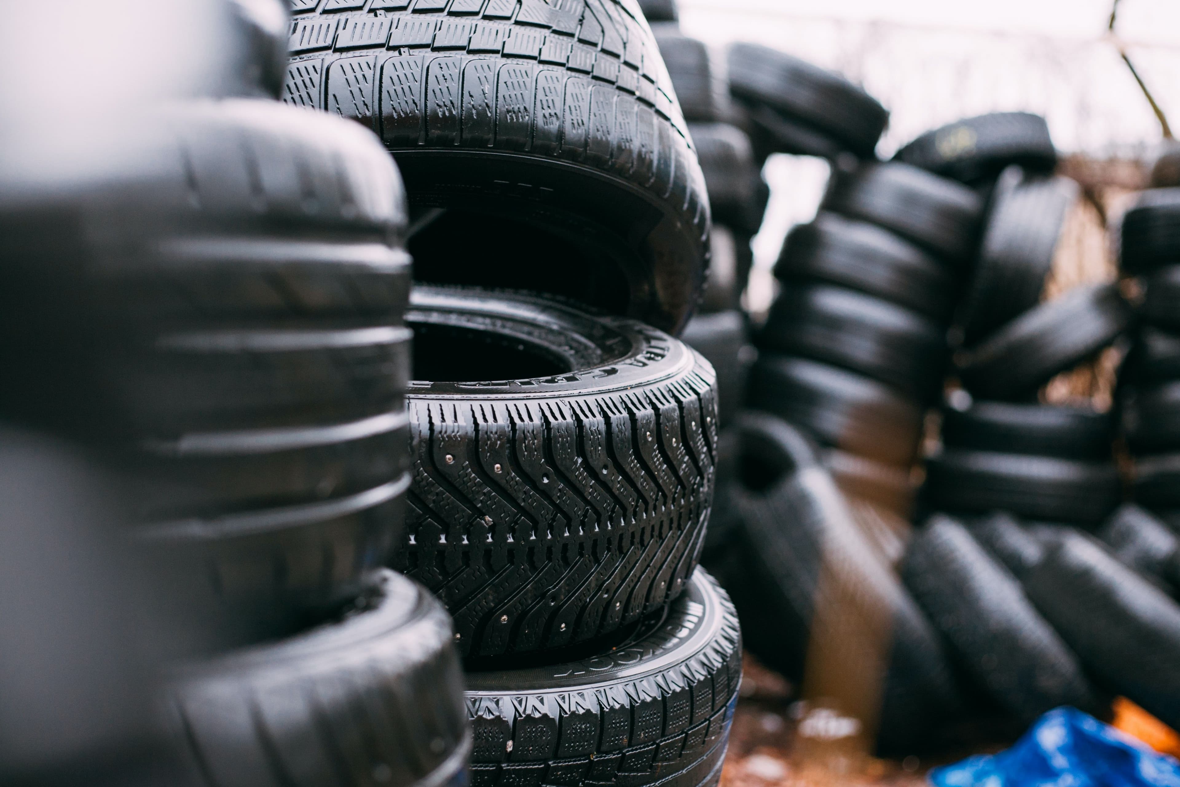 4 signs that your car needs a tire alignment adjustment